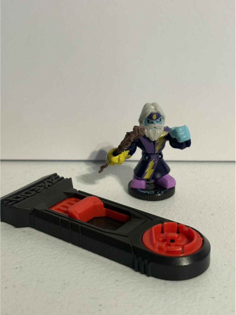 LEGENDS OF AKEDO - THUNDERWIND CLASSIC MINI FIGURE + CONTROLLER BASE